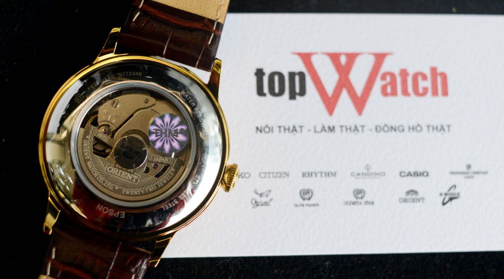 Đồng hồ đeo tay Orient chính hãng với tem phía sau