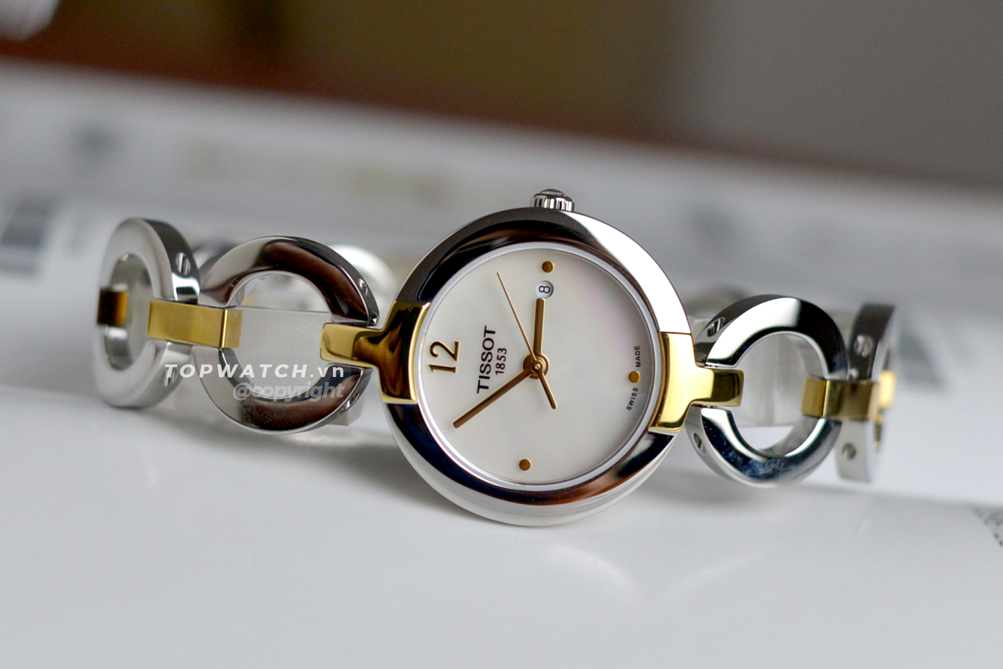 Đồng hồ Tissot nữ mặt tròn - Nổi bật nét đặc trưng của đồng hồ Thụy Sĩ