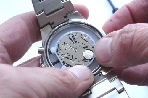 Tuổi thọ pin đồng hồ kéo dài từ 3 đến 5 năm